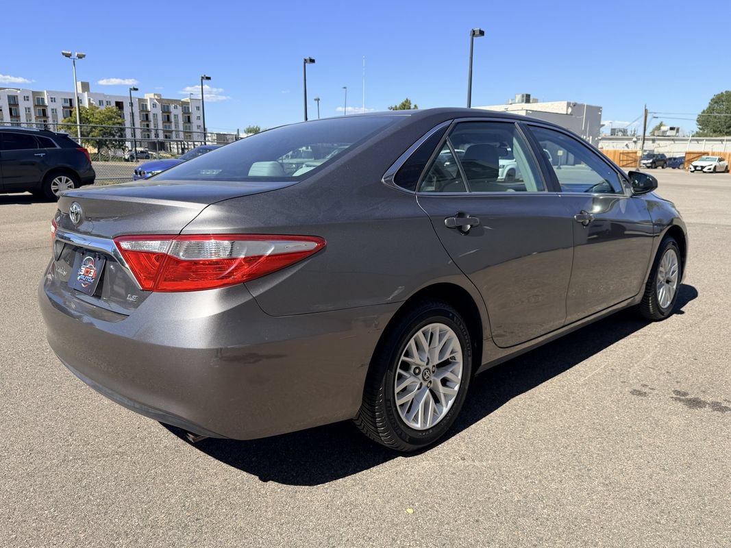 Used 2016 Toyota Camry LE FWD image 5