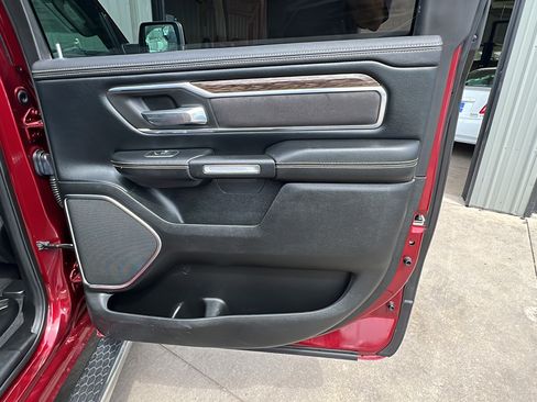 Used 2019 RAM 1500 Laramie AWD/4WD image 17
