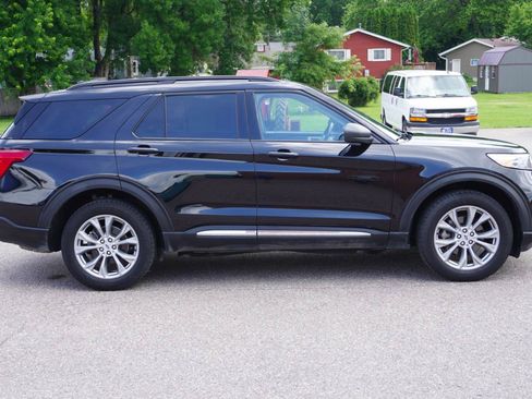Used 2023 Ford Explorer XLT w/ Equipment Group 202A AWD/4WD image 6