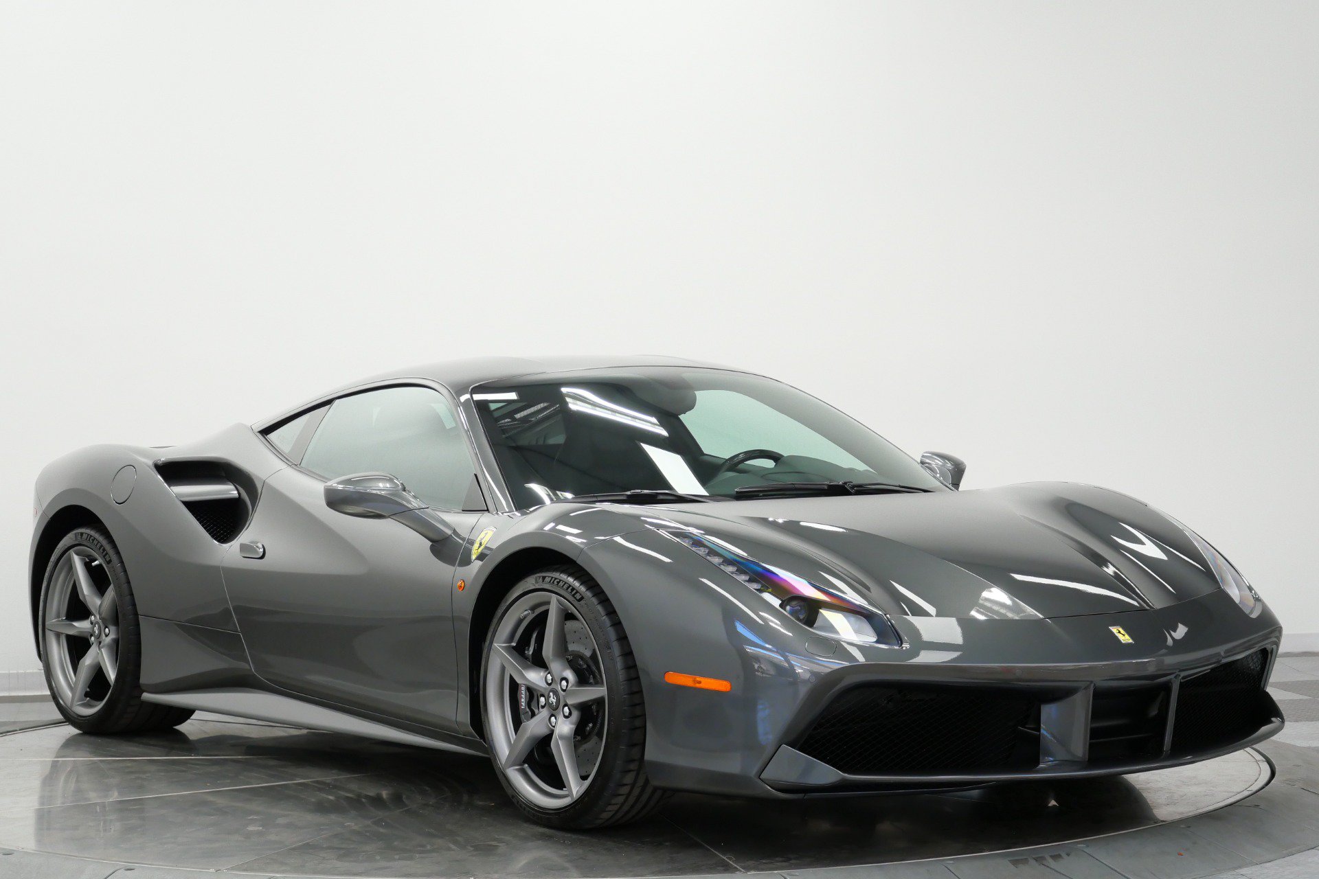 Used 2019 Ferrari 488 GTB RWD image 3