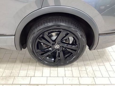 Certified 2023 Volkswagen Tiguan SE R-Line image 31