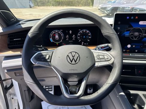 New 2026 Volkswagen Tiguan SEL R-Line AWD/4WD image 21