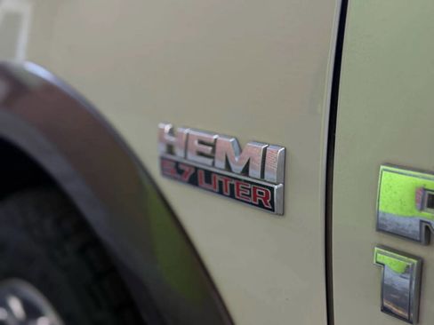 Used 2018 RAM 1500 Laramie w/ Convenience Group AWD/4WD image 28