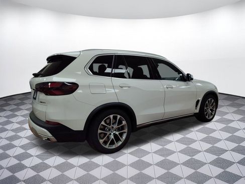 Used 2025 BMW X5 xDrive50e w/ Parking Assistance Package image 8