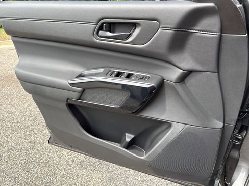 New 2026 Nissan Pathfinder SV w/ SV Premium Package FWD image 15