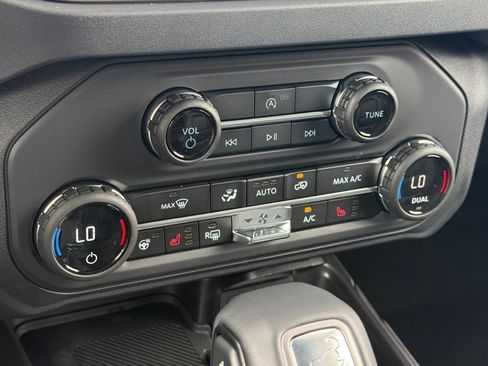 New 2026 Ford Bronco Outer Banks w/ Black Appearance Package AWD/4WD image 23