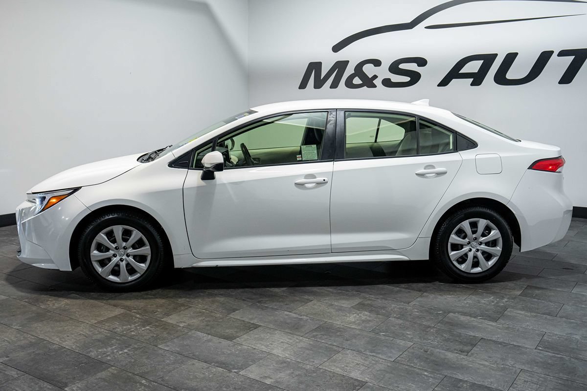 Used 2023 Toyota Corolla LE FWD image 3
