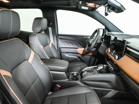 Used 2024 GMC Canyon AT4 w/ Technology Package image 23