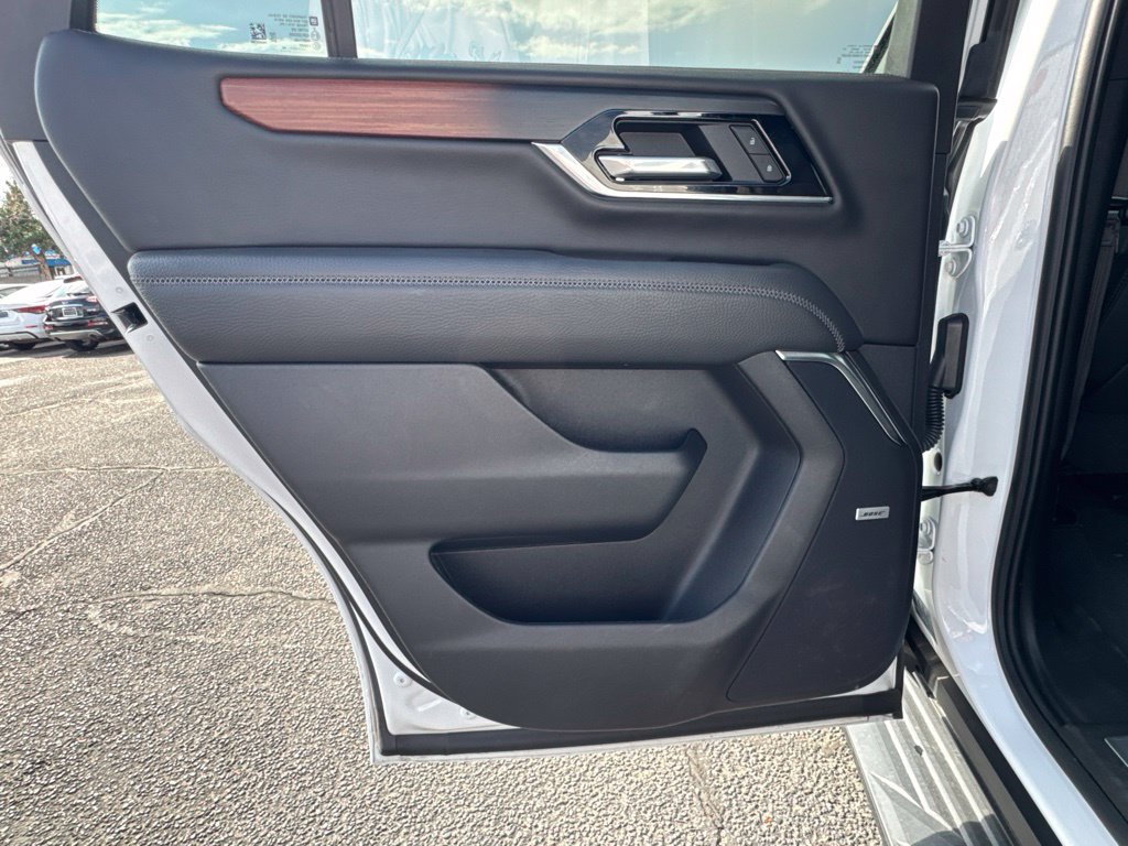 Used 2025 GMC Yukon Denali AWD/4WD image 14