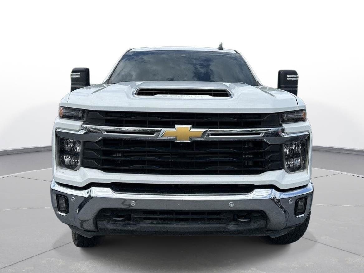 Used 2025 Chevrolet Silverado 3500 LT w/ Safety Package AWD/4WD image 3