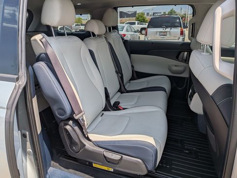 Certified 2025 Kia Carnival SX Prestige FWD image 30