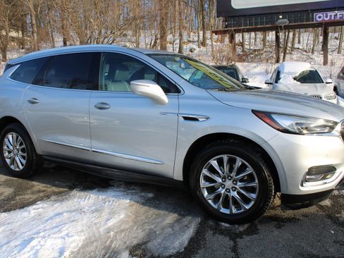 Used 2018 Buick Enclave Premium w/ Experience Buick Package image 5