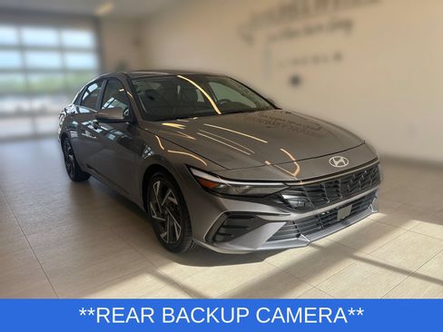 Used 2025 Hyundai Elantra Limited FWD image 4