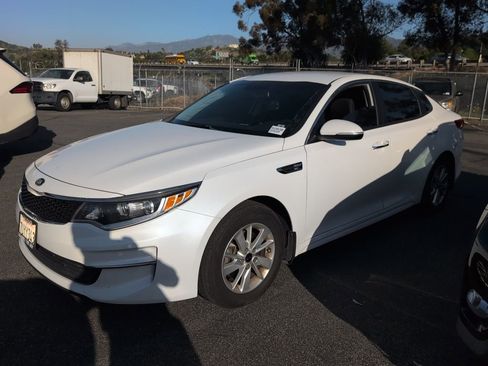 Used 2016 Kia Optima LX w/ LX Convenience Package image 1