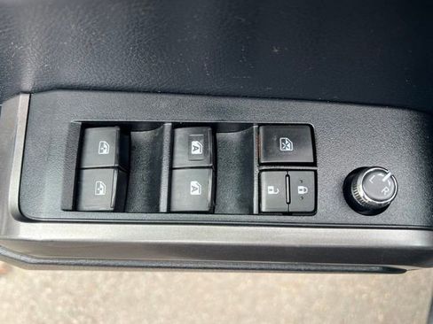 Used 2018 Toyota Tacoma TRD Sport AWD/4WD image 14