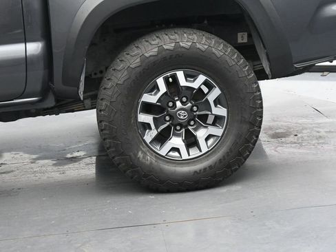 Used 2022 Toyota Tacoma TRD Off-Road AWD/4WD image 13