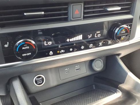 Used 2023 Nissan Rogue SV w/ SV Premium B Package FWD image 28