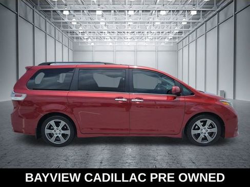 Used 2017 Toyota Sienna SE FWD image 6