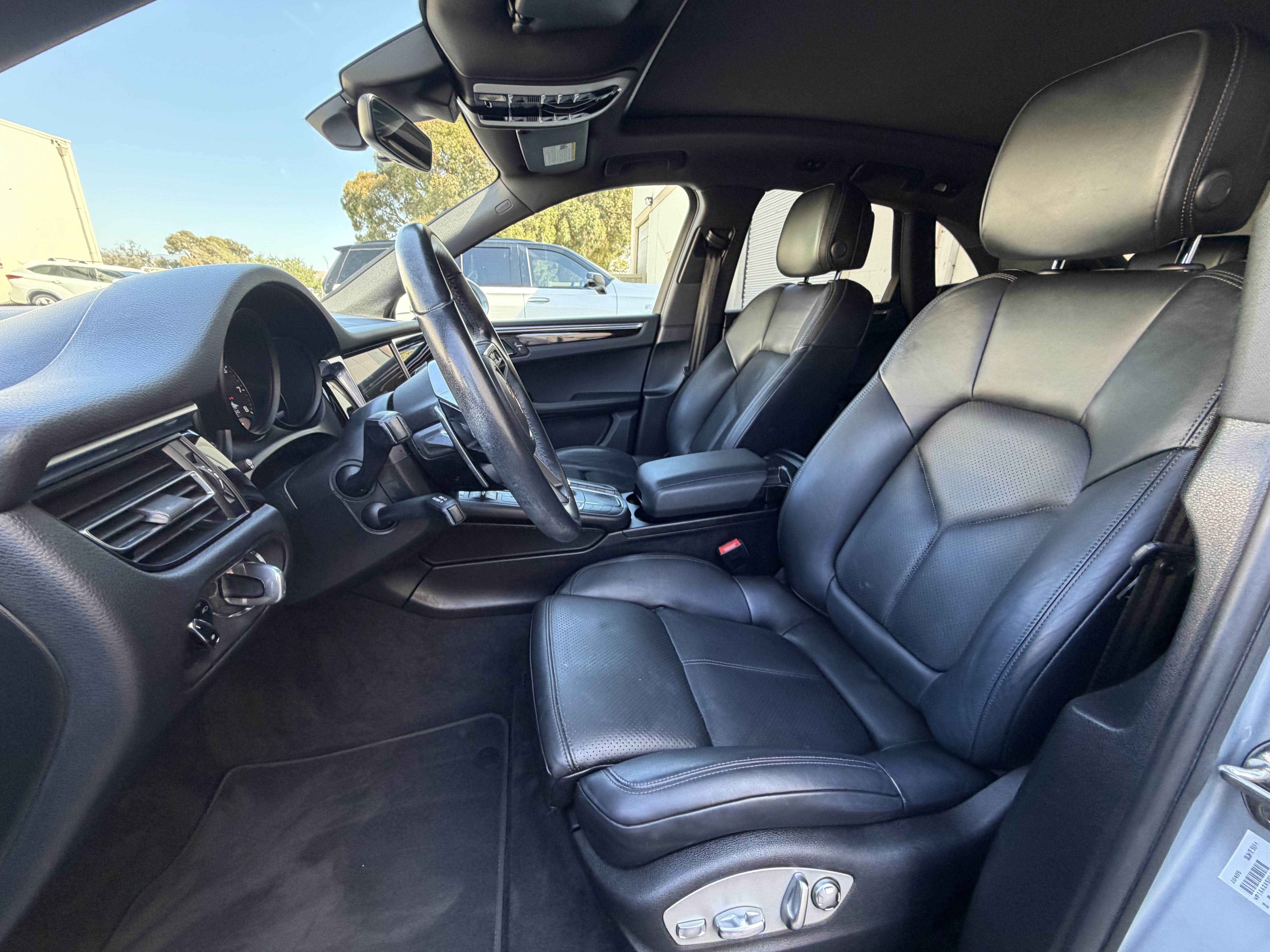 Used 2020 Porsche Macan AWD/4WD image 26