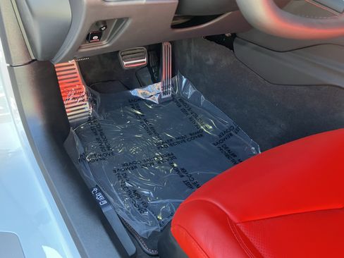 Used 2025 Chevrolet Corvette Stingray Coupe w/ 1LT image 18