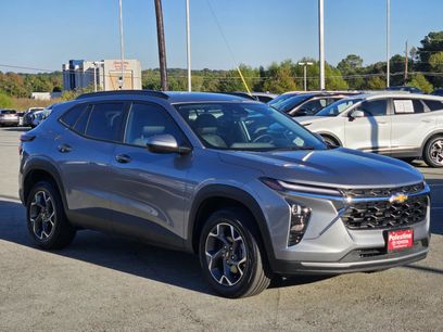 Used 2025 Chevrolet Trax LT w/ Driver Confidence Package