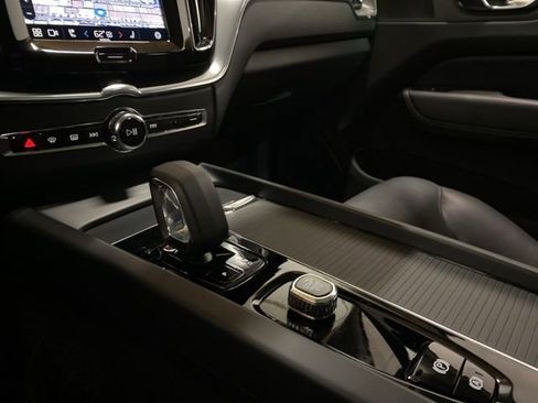 Used 2025 Volvo XC60 B5 Core image 54