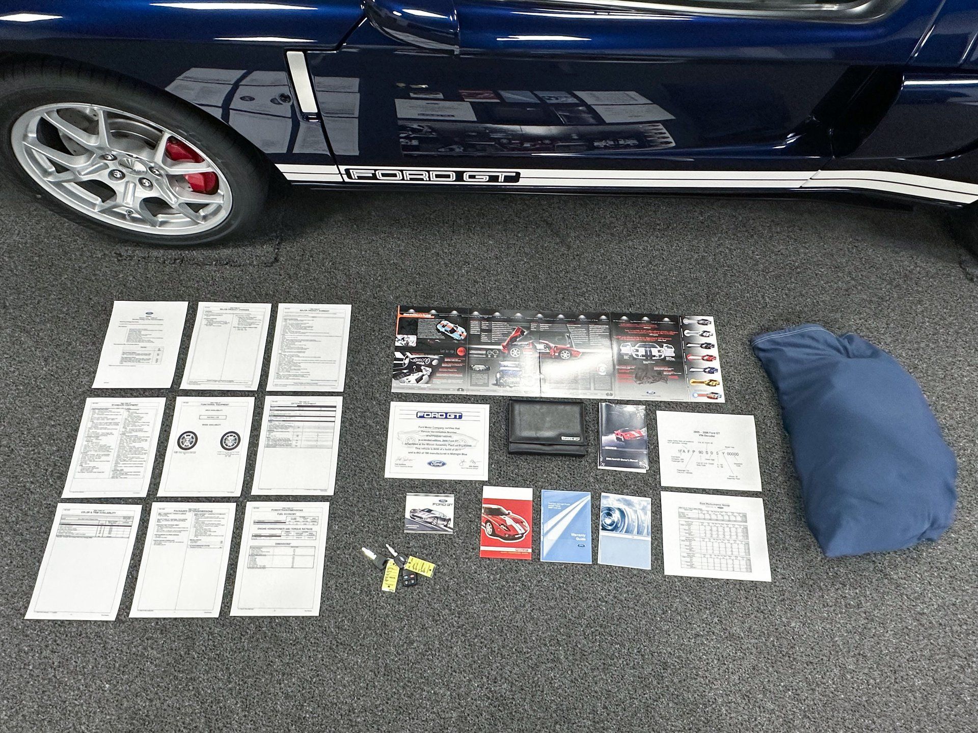 Used 2006 Ford GT RWD image 28