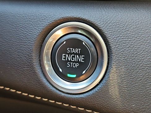 Certified 2024 Cadillac Escalade Premium Luxury w/ Performance Package AWD/4WD image 18