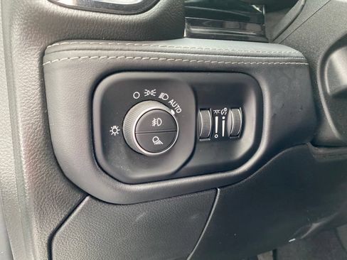 Used 2025 RAM 2500 Limited AWD/4WD image 17