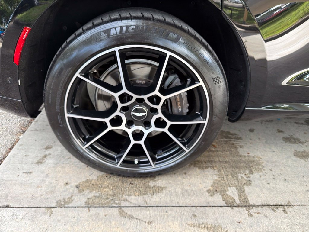 Used 2021 Aston Martin DBX AWD/4WD image 26