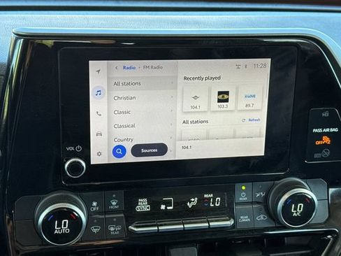 Used 2023 Toyota Highlander LE image 25