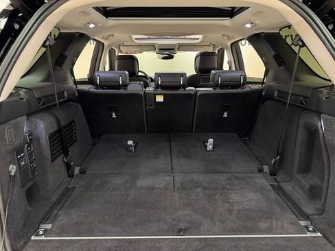 Used 2024 Land Rover Discovery S image 26
