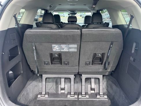 Used 2023 Kia Carnival LX FWD image 20