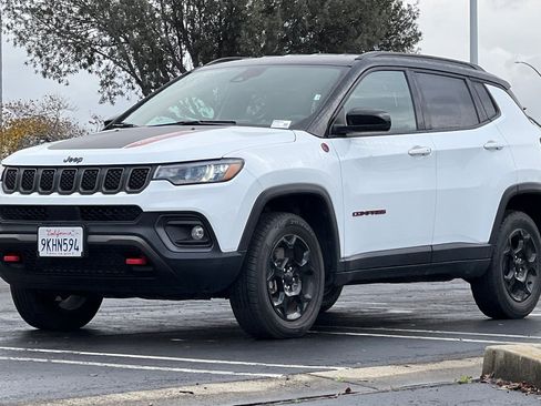 Used 2024 Jeep Compass Trailhawk image 8