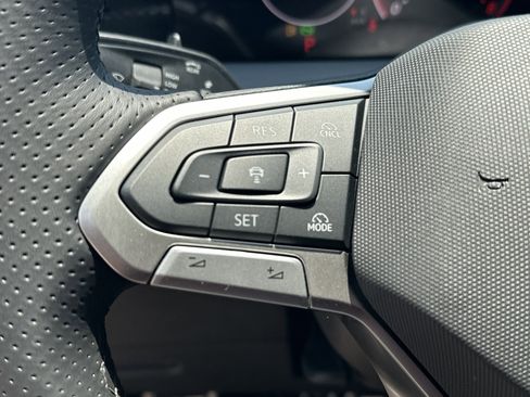 New 2026 Volkswagen Tiguan SE R-Line FWD image 22