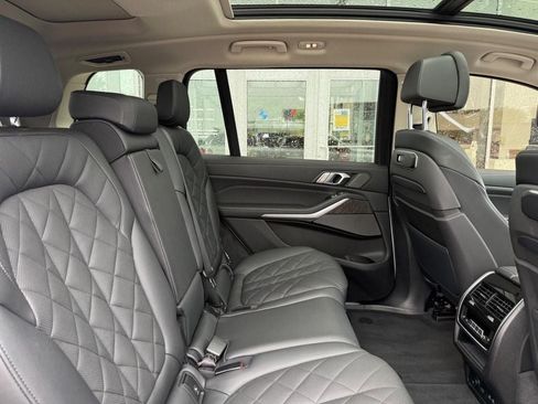 Used 2024 BMW X7 xDrive40i w/ Premium Package AWD/4WD image 10