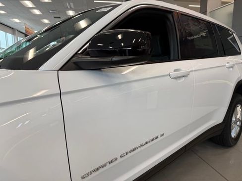 New 2025 Jeep Grand Cherokee L Laredo image 4