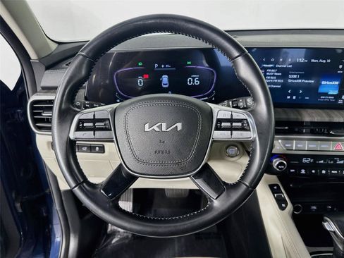 Certified 2023 Kia Telluride EX w/ EX Captain's Chair Package FWD image 12