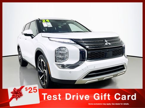 Used 2024 Mitsubishi Outlander SE image 1