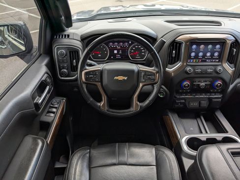 Used 2021 Chevrolet Silverado 1500 High Country image 16