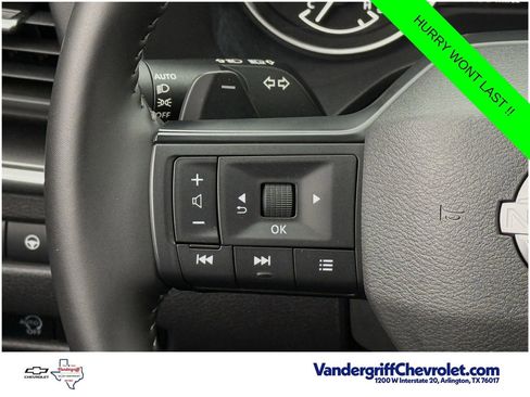 Used 2025 Nissan Rogue SV FWD image 12