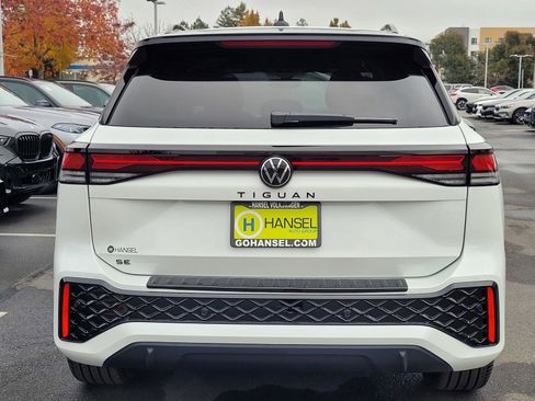 New 2026 Volkswagen Tiguan SE R-Line FWD image 7