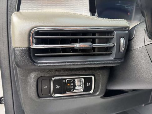 Used 2023 Lincoln Corsair AWD w/ Equipment Group 101A image 17