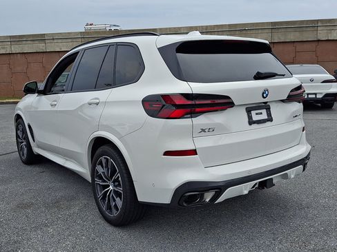 New 2026 BMW X5 xDrive40i w/ M Sport Package AWD/4WD image 3