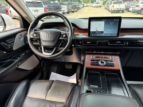 Used 2022 Lincoln Aviator Reserve w/ Equipment Group 201A AWD/4WD image 13