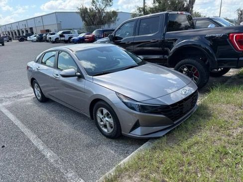 Used 2023 Hyundai Elantra SE FWD image 7