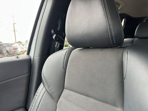 Used 2023 Mitsubishi Outlander ES image 21