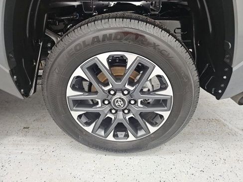Used 2026 Toyota Tundra Limited AWD/4WD image 10