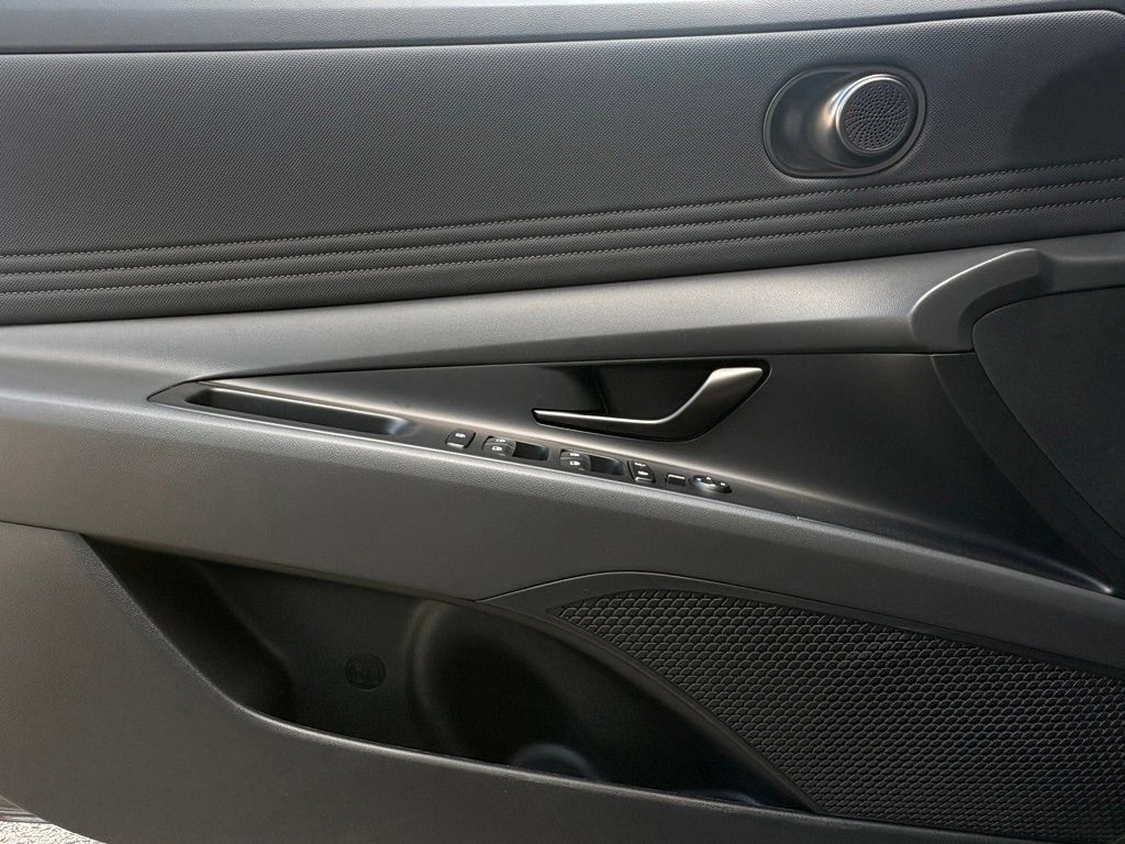 New 2026 Hyundai Elantra SEL Sport Premium FWD image 15
