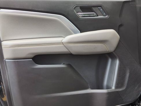 Used 2024 Chevrolet Colorado ZR2 w/ Technology Package AWD/4WD image 18